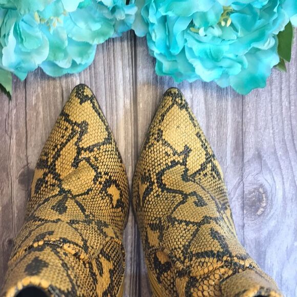 STEVE MADDEN Rarely Yellow Leather Snakeskin Western Booties 7M - Picture 4 of 11